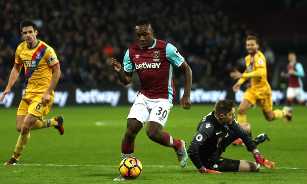 Michail Antonio sắp cam kết tương lai với West Ham