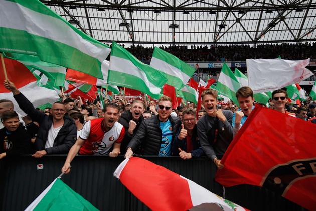 Niềm vui sướng của các cổ động viên Feyenoord
