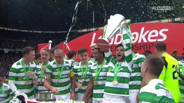 Celtic chính thức đăng quang với kỷ lục "bất bại"