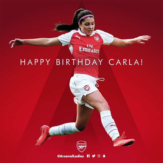 Xinh xắn và đáng yêu, Carla Humphrey tiếp tục được CĐV Arsenal tôn vinh