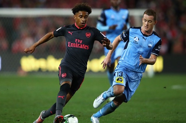 Bên cạnh đó những tài năng trẻ Cohen Bramall, Reiss Nelson và Joe Willock cũng có lần đầu tiên được trình làng với CĐV Arsenal. Trong đó cầu trên hình Reiss Nelson là cái tên ấn tượng nhất