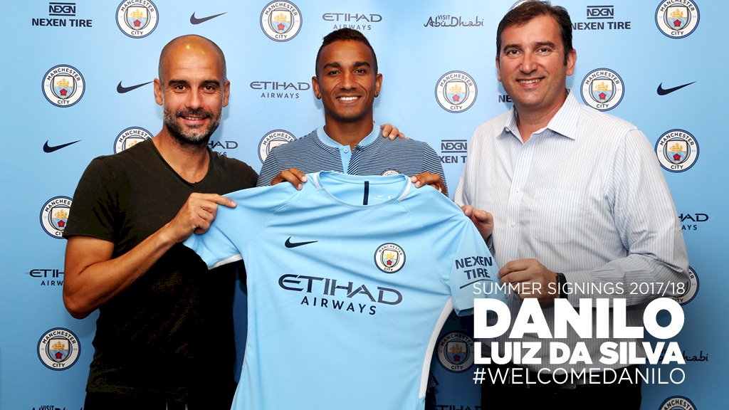Danilo chính thức đến Man City.