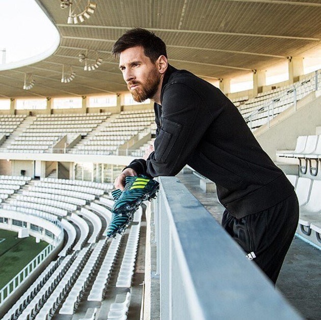 Sản phẩm giày bóng đá này mang tên Ocean Storm NEMEZIZ.