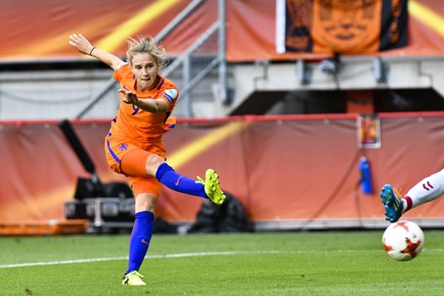 Tuy nhiên, chân sút 21 tuổi đang khoác áo Arsenal Vivianne Miedema đã có ngày thi đấu tỏa sáng khi lập cú đúp bàn thắng ở các phút 10 và 89, góp công giúp Hà Lan giành chiến thắng.