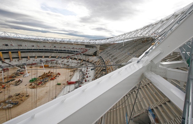 Các công đoạn cuối cùng là lắp mặt cỏ và công trình phụ trợ