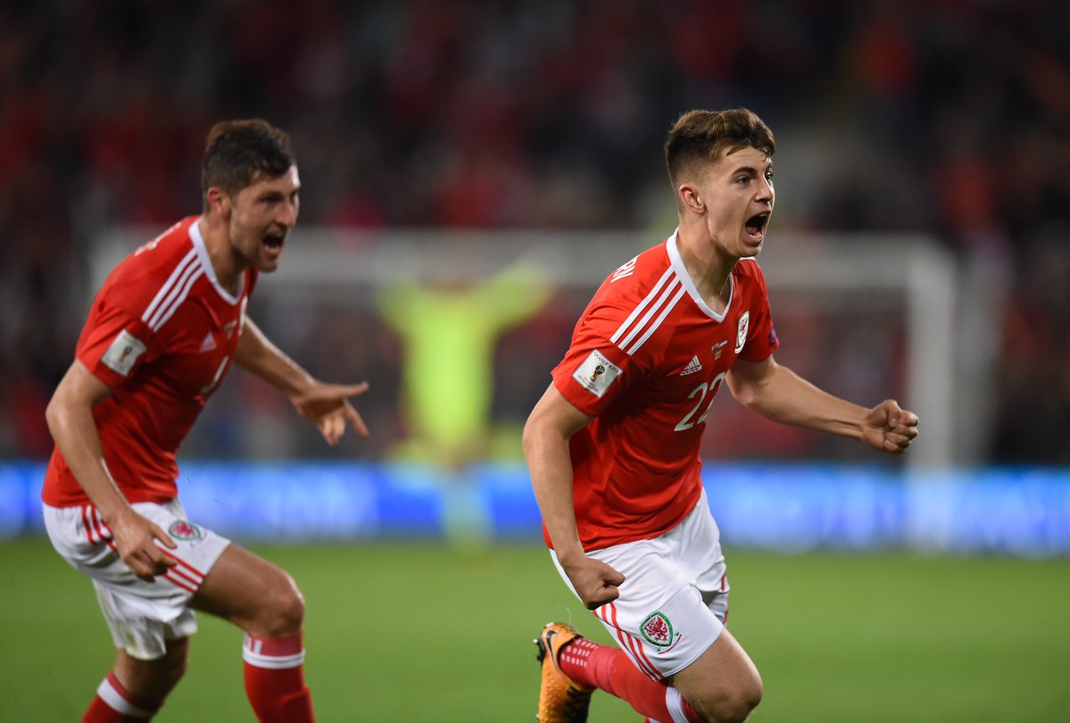 Ghi bàn ngay trong trận đấu ra mắt đội tuyển quốc gia, ngôi sao trẻ Ben Woodburn đang là tâm điểm chú ý của người dân xứ Wales.
