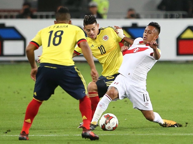 Phút 55, ngôi sao sáng nhất của nền bóng đá Colombia là James Rodriguez ghi bàn thắng cực kỳ quan trọng cho Colombia mở tỷ số.
