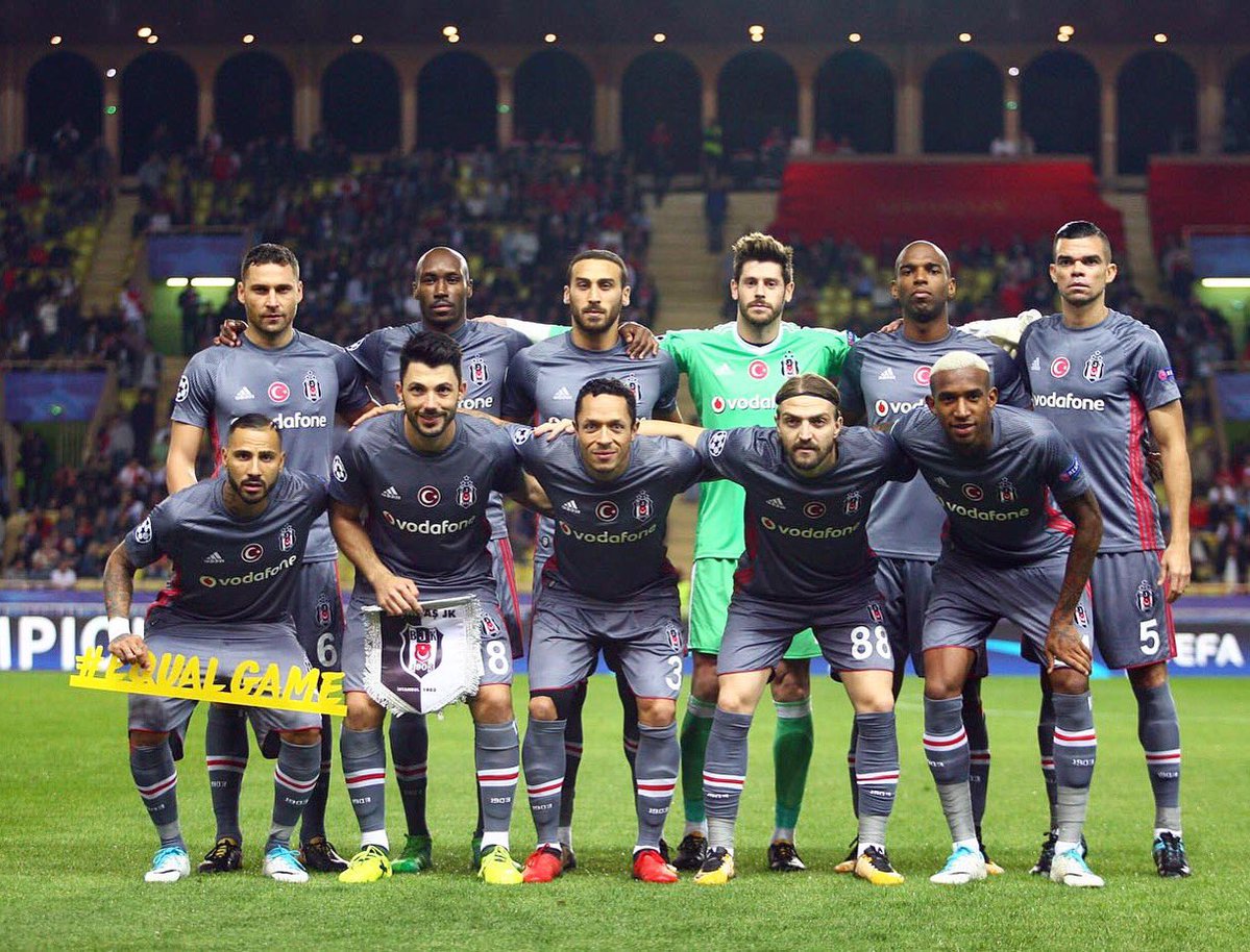 Dàn hảo thủ của Besiktas với Adriano, Quaresma, Ryan Babel, Tosun và thậm chí là cựu cầu thủ Real, Pepe.