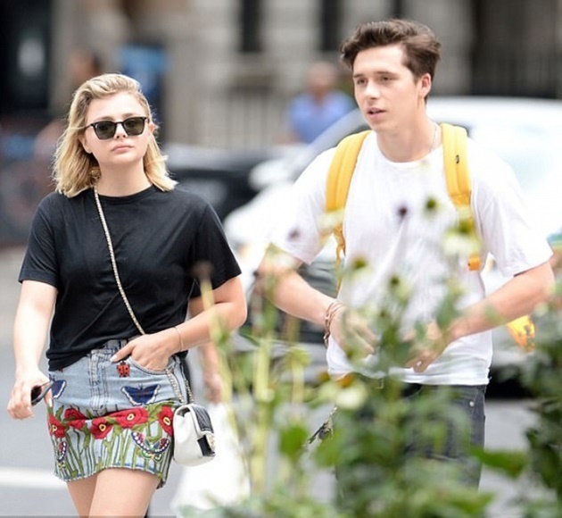 Chloe Grace Moretz là một diễn viên tuổi teen vô cùng chăm chỉ và tài năng của Hollywood. Cuối mùa hè năm ngoái, Brooklyn Beckham và Chloe Moretz đã nói lời chia tay. Tuy nhiên, cặp đôi giờ lại sánh bước bên nhau.