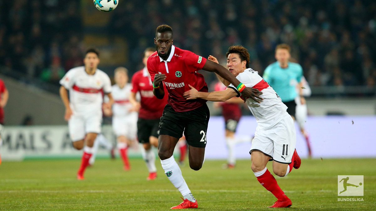 Trở lại trận đấu, sau khi Asano ghi bàn, Stuttgart đã không thể giữ lợi thế và để đối thủ san hòa 1-1 ở hiệp 2.