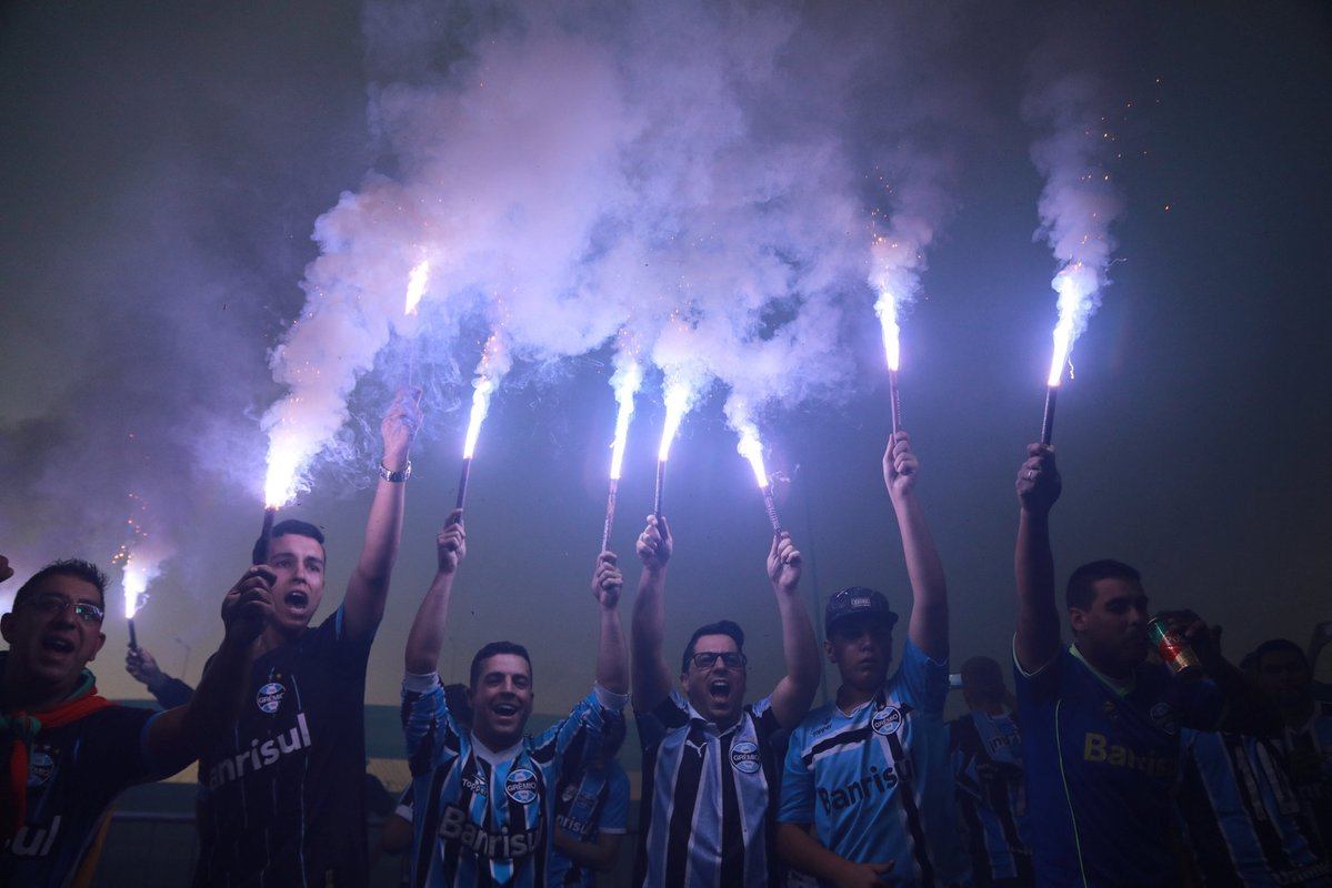 Sau khi giành chiến thắng 1-0 trên sân nhà ở lượt đi, CĐV Gremio háo hức trước trận lượt về trên đất Argentina.