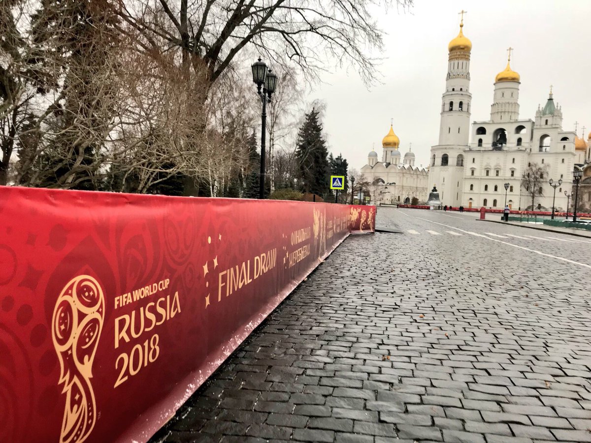 Thủ đô của nước Nga, Moscow đã được lựa chọn để tiến hành buổi lễ bốc thăm quan trọng. Điện State Kremlin Palace sẽ là nơi tề tựu của hàng loạt nhà báo, chuyên gia bóng đá cũng như đại diện các quốc gia sẽ tranh tài tại World Cup 2018 sắp tới.