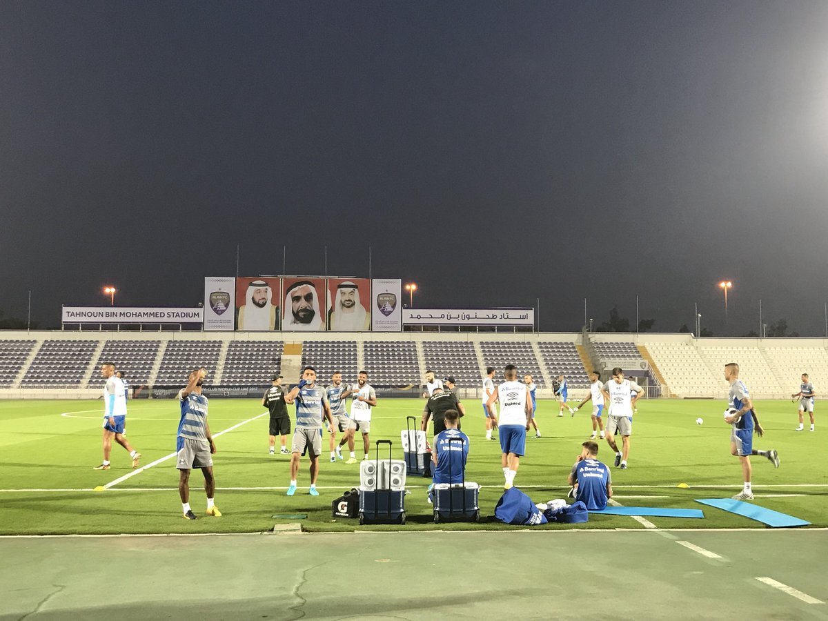Gremio sau đó đã có buổi tập đầu tiên làm quen sân.