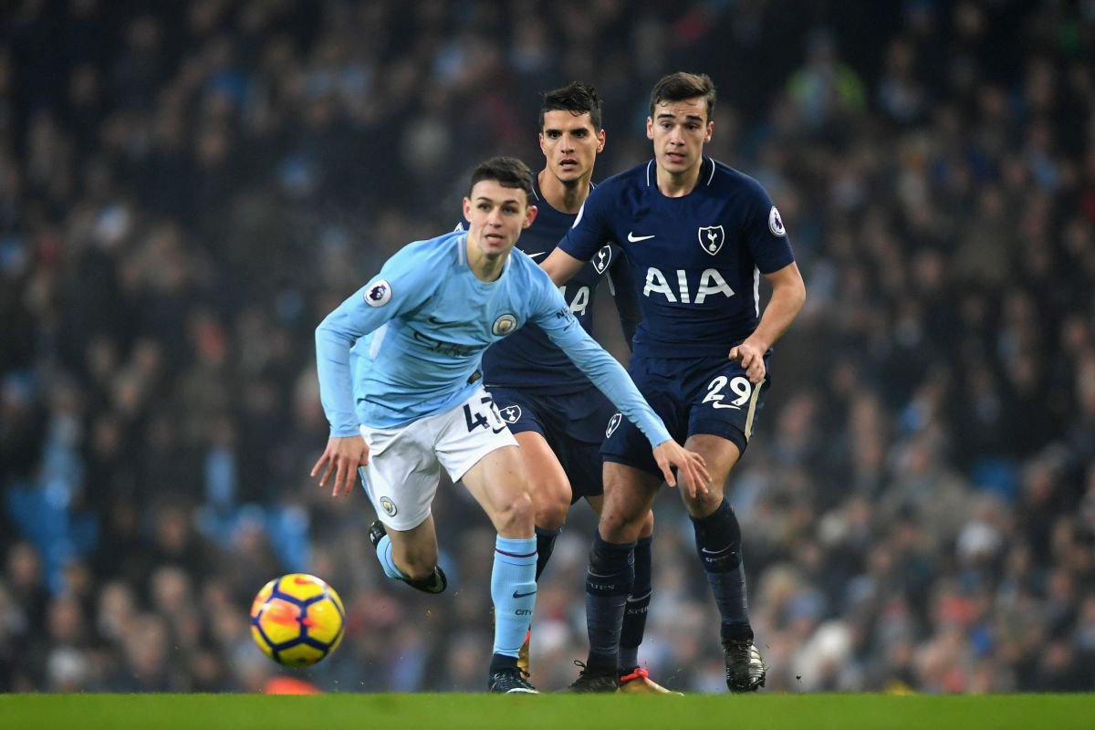 Phil Foden tiếp tục được vinh danh trong làng bóng đá Anh quốc.