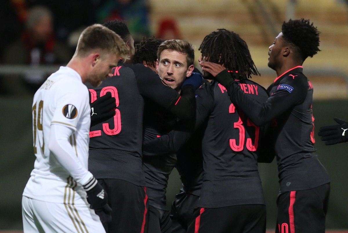 Hậu vệ Nacho Monreal tiếp tục cái duyên ghi bàn của mình, bằng việc chớp thời cơ cực nhanh và mở tỷ số.