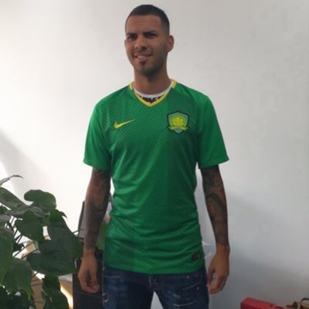Beijing Guoan đã trả cho Jonathan Viera mức lương tới 7 triệu euro/mùa, tương đương 150.000 bảng/tuần, gấp 5 lần mức lương anh đang nhận hiện tại ở Las Palmas.