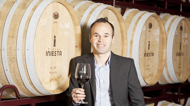 Iniesta chính là ngôi sao sân cỏ nổi tiếng với việc kinh doanh rượu.