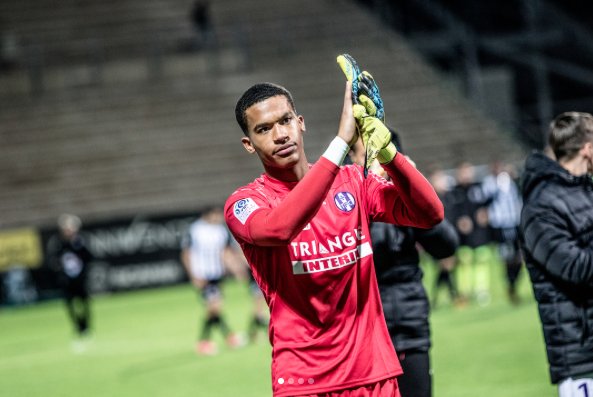 Vì Wenger, Arsenal gặp khó vụ Alban Lafont