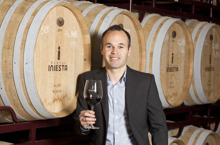 Iniesta chính là ngôi sao sân cỏ nổi tiếng với việc kinh doanh rượu.