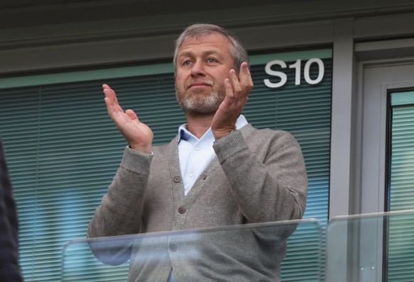 Nhiều nguồn tin uy tín từ Nga khẳng định rằng Abramovich gặp vấn đề với visa rơi vào thời điểm căng thẳng giữa London và Moskva leo thang.