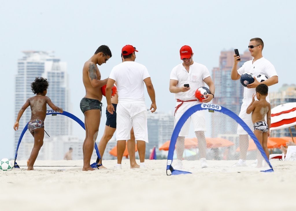 Silva cũng nhận được rất nhiều sự quan tâm của NHM. Ảnh: Internet.