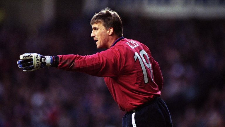 9. Stefan Klos (Borussia Dortmund giai đoạn 1990 - 1999). Ảnh: Internet.