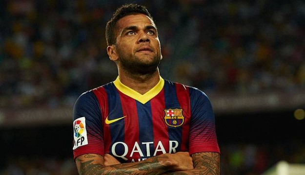 Hậu vệ phải: Dani Alves (27,5 triệu bảng). Ảnh: Internet.