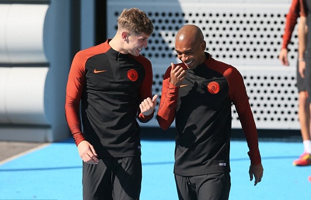 John Stones và Fernandinho đều thể hiện rất tốt trong những trận đấu gần đây. Ảnh: Internet.