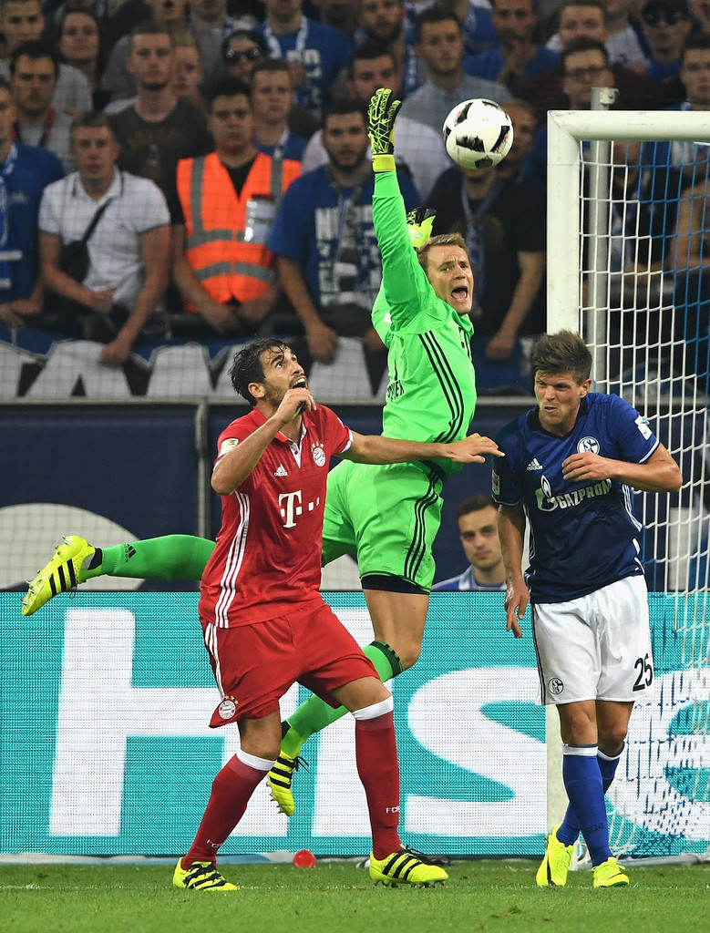 Schalke có vài cơ hội nguy hiểm về phía khung thành của Manuel Neuer. Ảnh: Internet.
