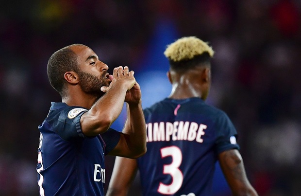 Trên chấm 11m, Lucas Moura không mắc sai lầm nào mở tỷ số cho trận đấu. Ảnh: Internet.