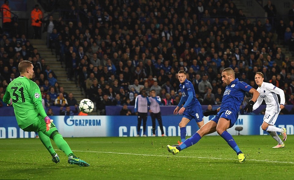 Cơ hội bị bỏ lỡ đáng tiếc của Slimani. Ảnh: Internet.