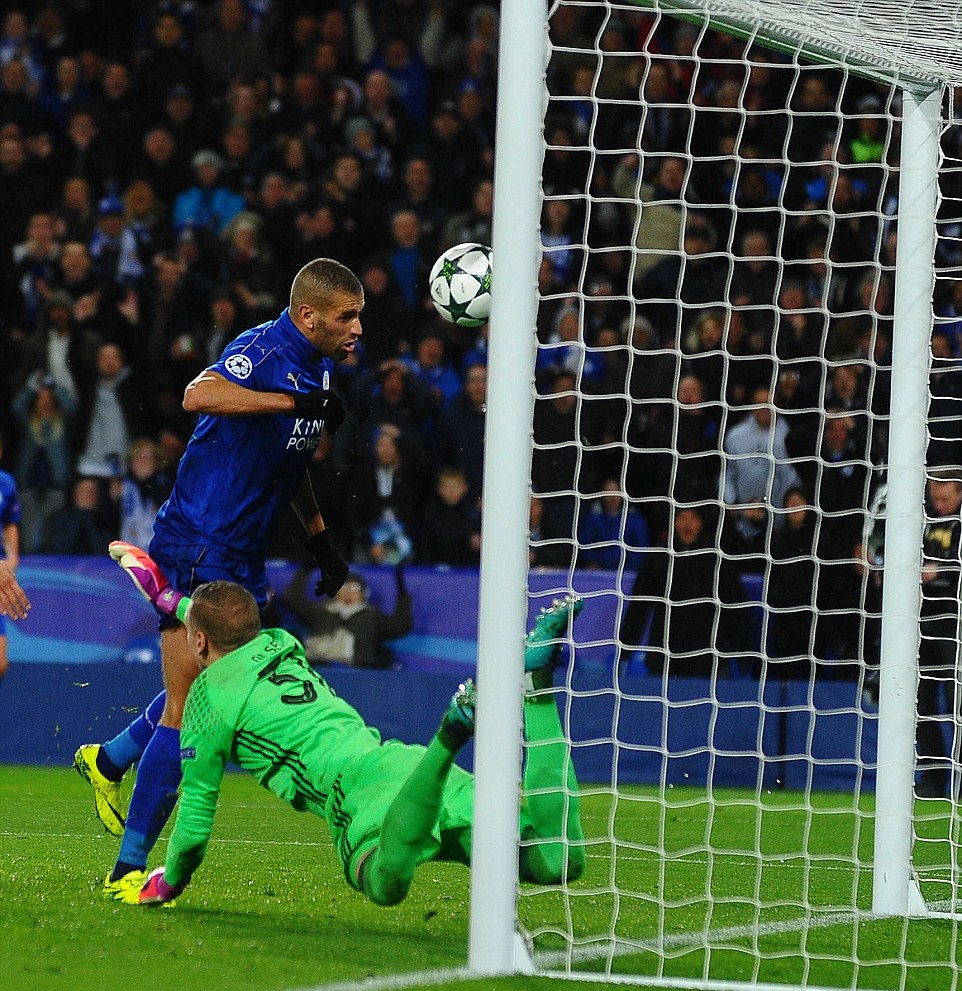 Đầu hiệp hai, anh suýt có bàn thắng cho Bầy cáo nhưng bóng lại đi không chính xác. Ảnh: Internet.