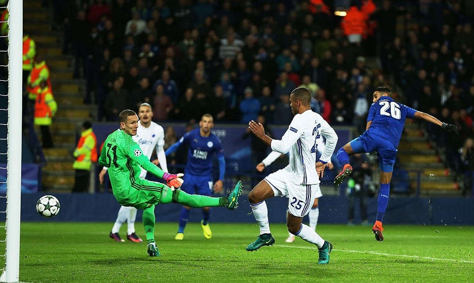 Tuy nhiên, trước đó anh đã có pha kiến tạo cho đồng hương Riyad Mahrez dứt điểm mở tỷ số. Ảnh: Internet.