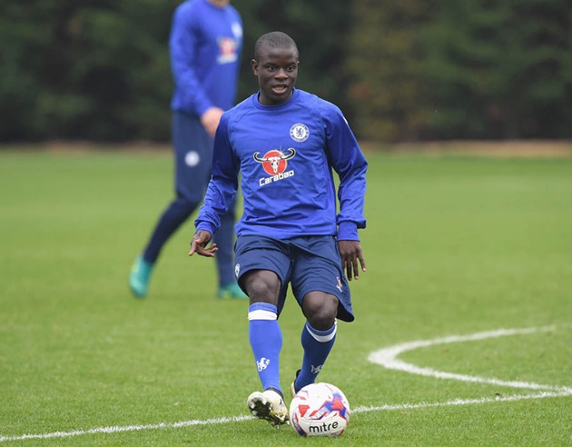 Hai tân binh Marcos Alonso và N'Golo Kante ngày càng hòa nhập với Chelsea. Ảnh: Internet.