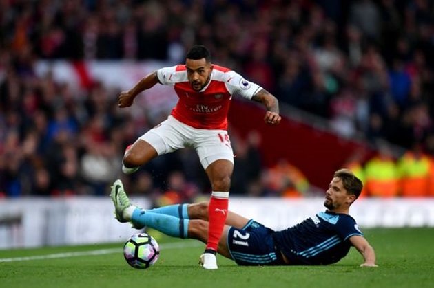 12. Theo Walcott (27 tuổi, Arsenal) - 34,78 km/h. Ảnh: Internet.