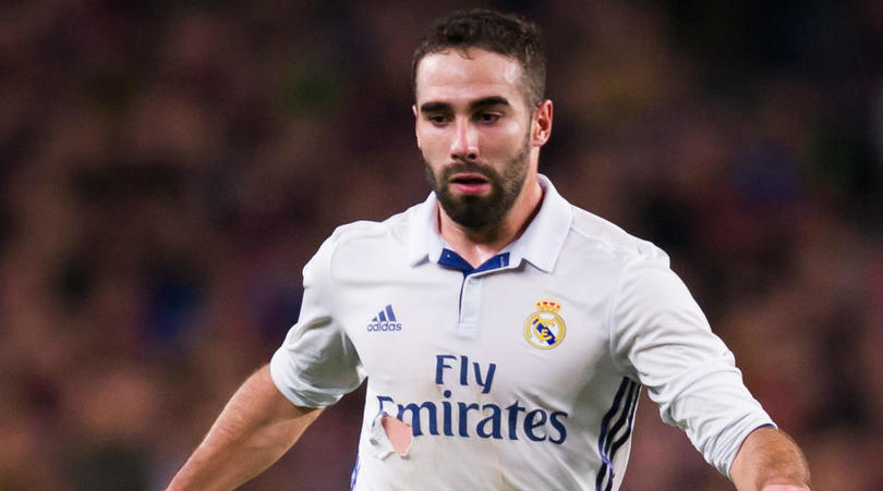 Carvajal có hành động khiếm nhã với CĐV Barca. Ảnh: FourFourTwo.