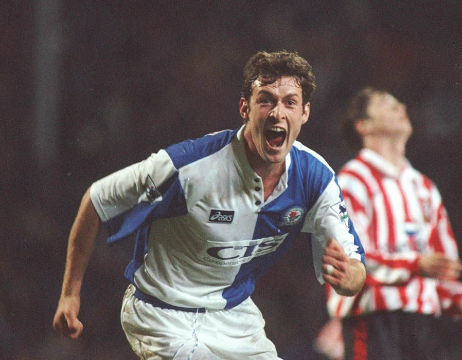 Chris Sutton - 83 bàn. Ảnh: Express.