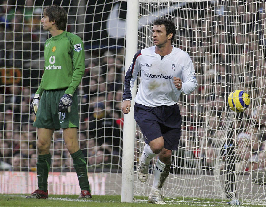 Gary Speed - 80 bàn. Ảnh: Express.