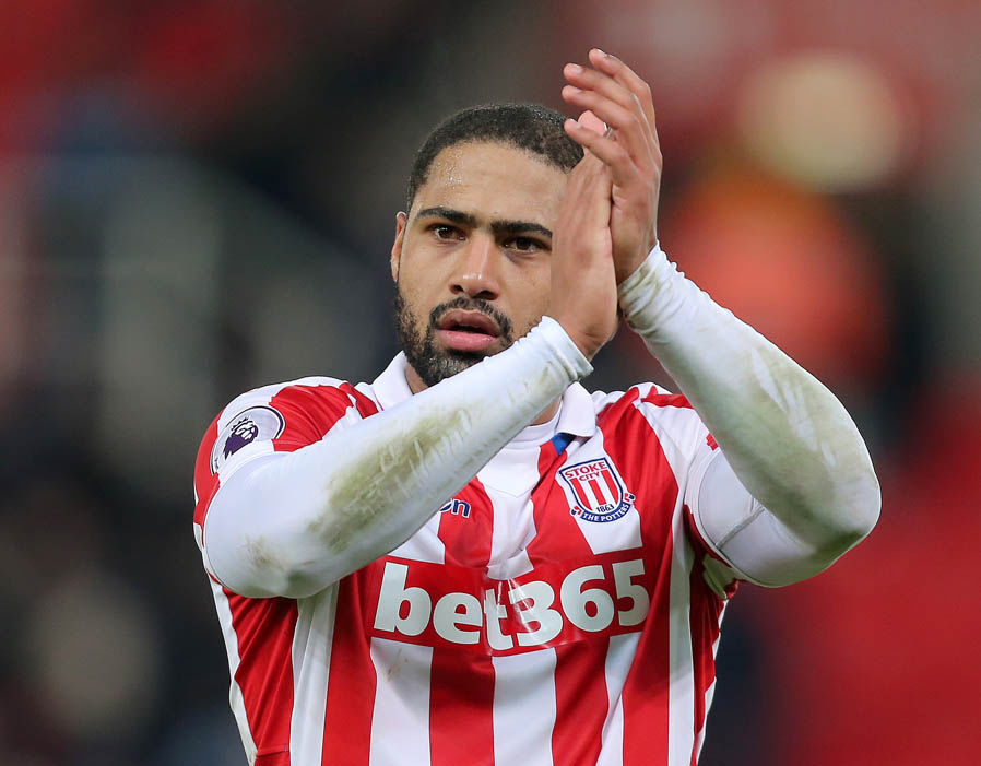 13. Glen Johnson (West Ham, Chelsea, Portsmouth, Liverpool, Stoke) - 342 trận. Ảnh: Express.