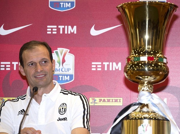 Allegri quyết tâm đưa Juventus đến cú ăn ba. Ảnh: Daily Mail.