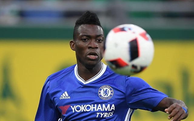 Atsu chính thức chia tay Chelsea.