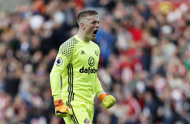 Arsenal không hứng thú với việc chiêu mộ thêm thủ môn.
