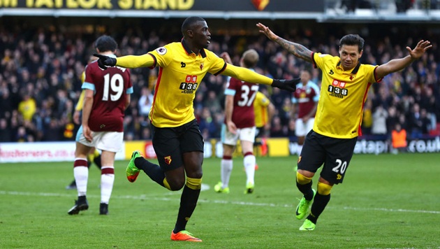 Mùa này, Niang thi đấu ở Watford theo hợp đồng cho mượn.