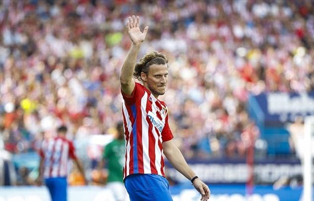 Diego Forlan cũng trở lại góp mặt trong đội hình Atletico. Ảnh: Daily Mail.