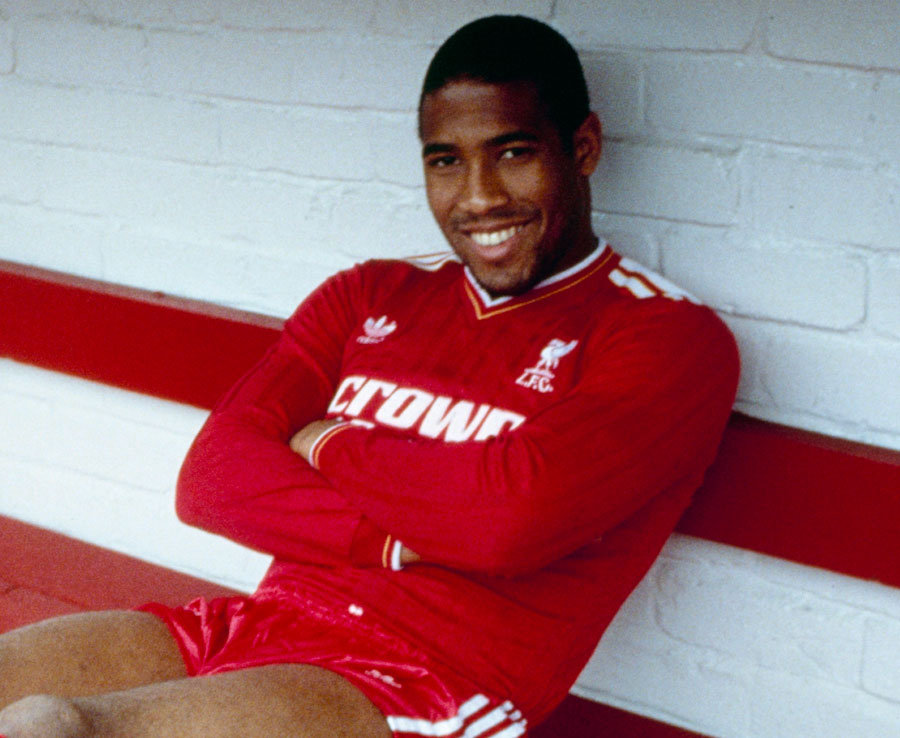 16. John Barnes - 22 bàn. Ảnh: Daily Star.