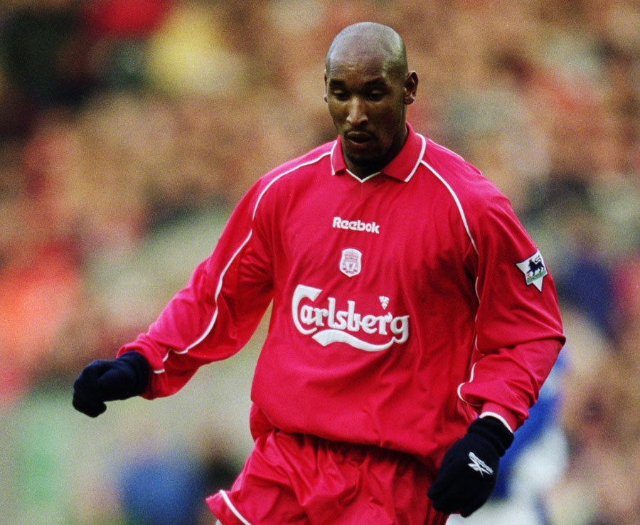 Nicolas Anelka - Khoác áo số 9 giai đoạn 2001 - 2002. Ảnh: Daily Star.