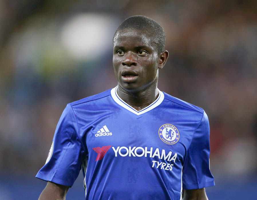 Tiền vệ trung tâm: N'Golo Kante - Phí chuyển nhượng: 32 triệu bảng từ Leicester City năm 2016. Ảnh: Express.