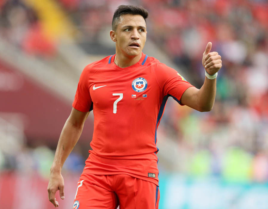 Hè năm 2020 - Không có giải đấu lớn nào, cuối cùng Sanchez đã được nghỉ ngơi. Ảnh: Express.