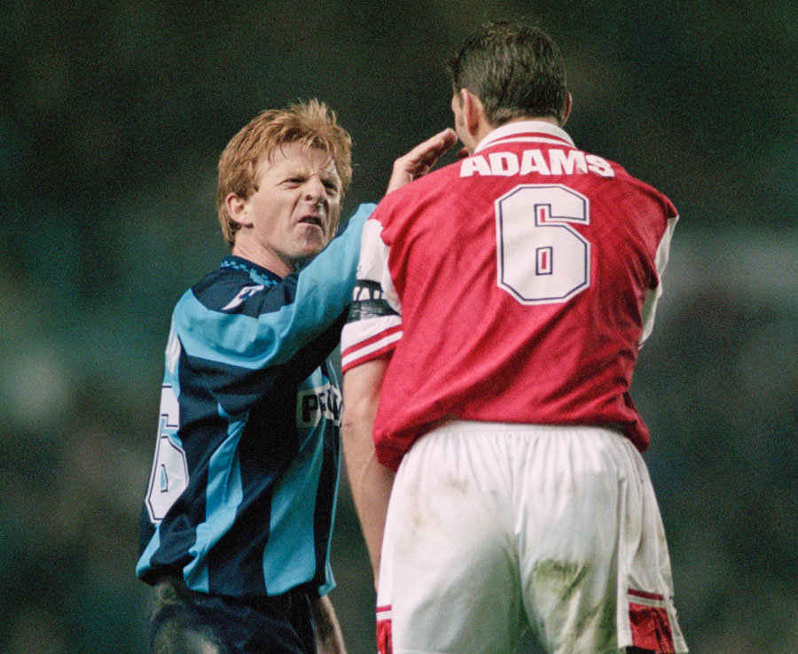 4. Gordon Strachan (Coventry) - 40 tuổi, 2 tháng, 24 ngày vào thời điểm năm 1997. Ảnh: Daily Star.