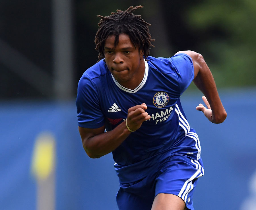 Loic Remy - 11,2 triệu bảng từ Queens Park Rangers đến Chelsea năm 2014. Ảnh: Daily Star.